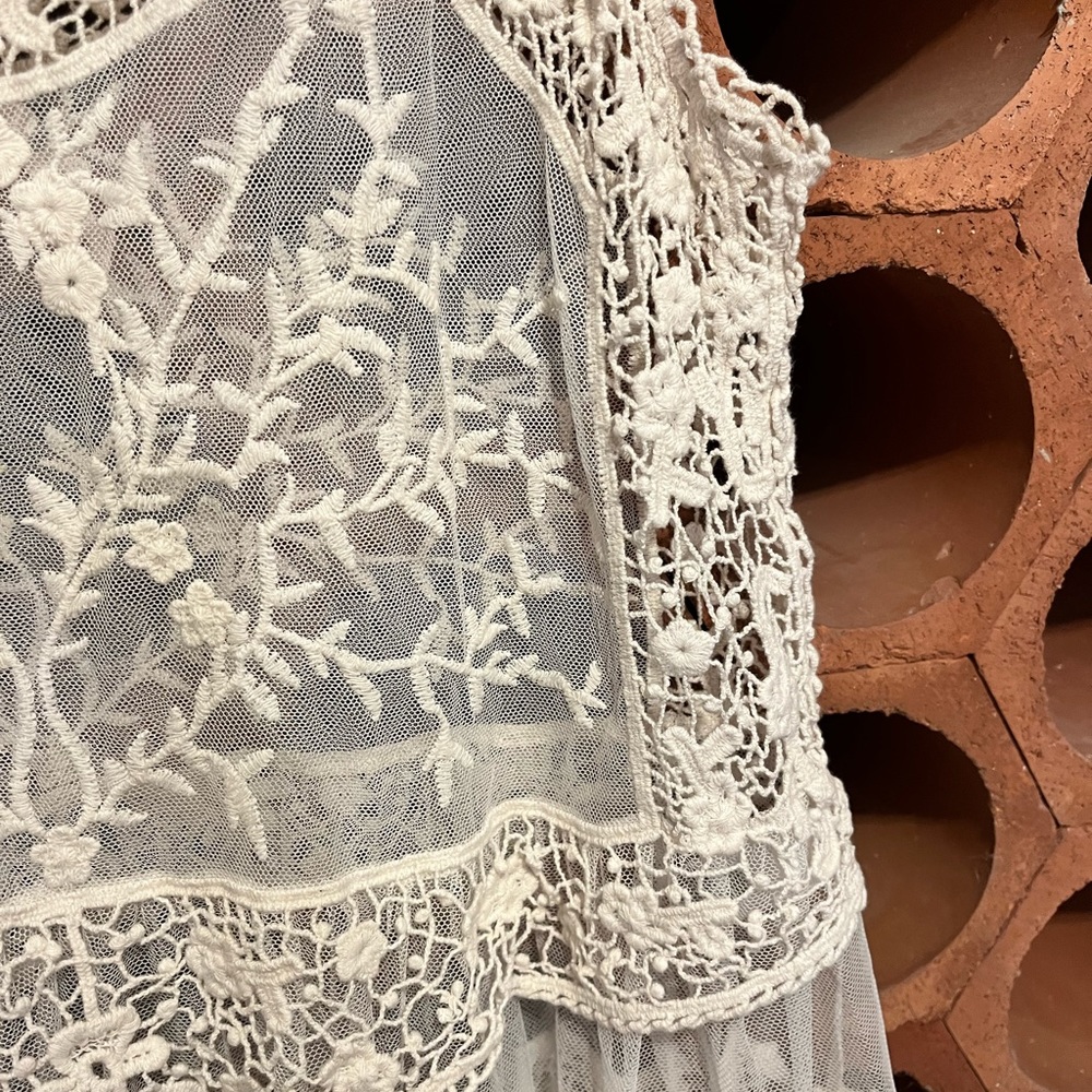 Express lace top - Picture 2 of 5